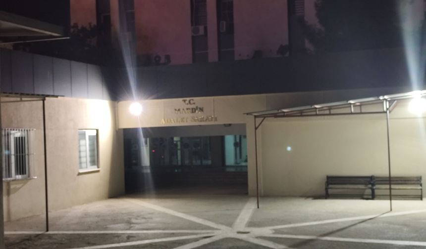 Miras için babasına tuzak kurdu