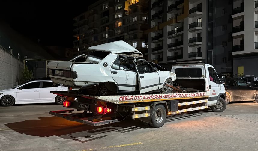 Otomobil apartmanın bahçesine düştü