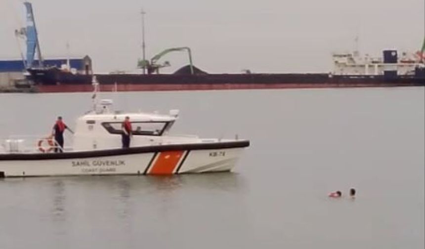 Samsun'da İtfaiye Eri Kadını Kurtardı