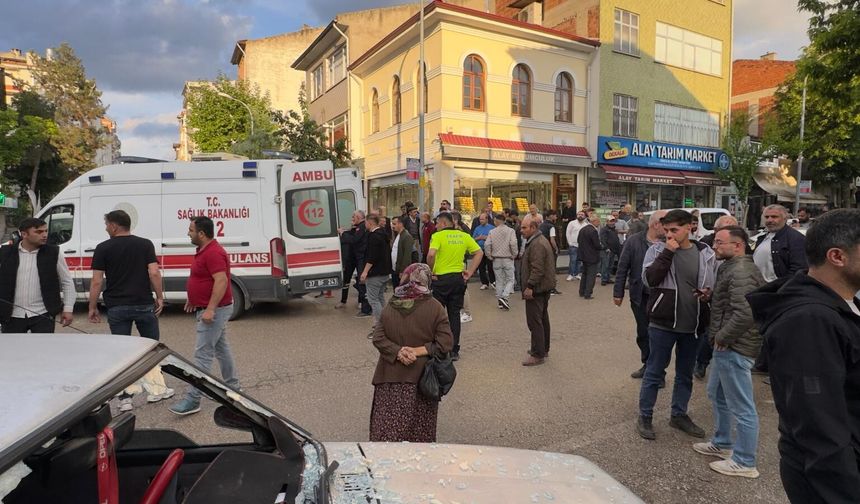 Taşköprü’de Dehşet Anları: Otomobiliyle Üzerlerine Sürdü, 2 Kişi Yaralandı