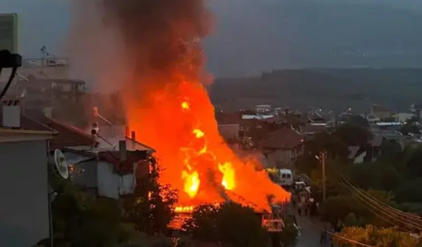 Aydın Bozdoğan’da 2 Katlı Ev Yangını: Ev Kullanılamaz Hale Geldi