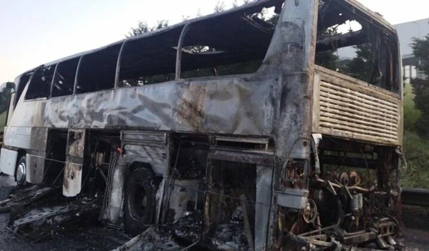 Tuzla TEM Otoyolu'nda Tur Otobüsü Alev Aldı!