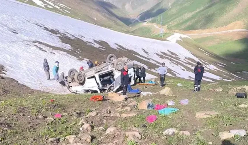 Hakkari’de İşçi Minibüsü Uçuruma Yuvarlandı: 1 Ölü, 7 Yaralı