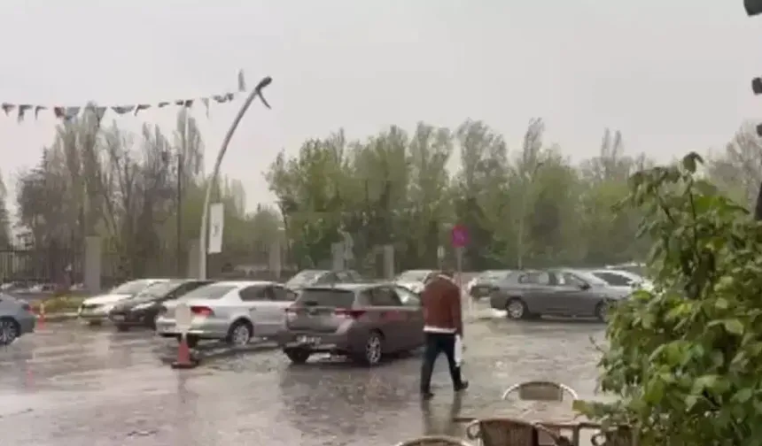 Ankara'da Sağanak Hayatı Felç Etti