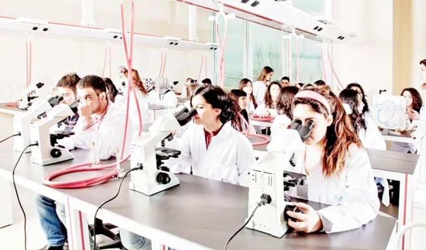 TTB’den Tıp Eğitimi Uyarısı: “Sağlıkta Büyüme mi, Çöküş mü?”
