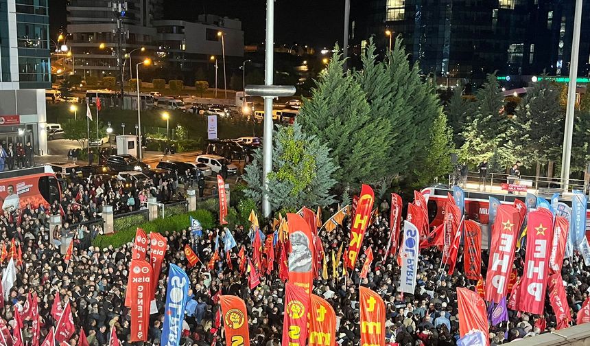 Sol Partilerden CHP’ye Destek: Alan Doluyor, Gözler Özgür Özel’de!