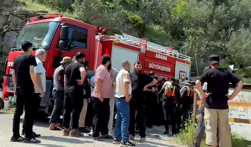 Adana'da Çaya Giren Genç Akıntıya Kapılarak Kayboldu