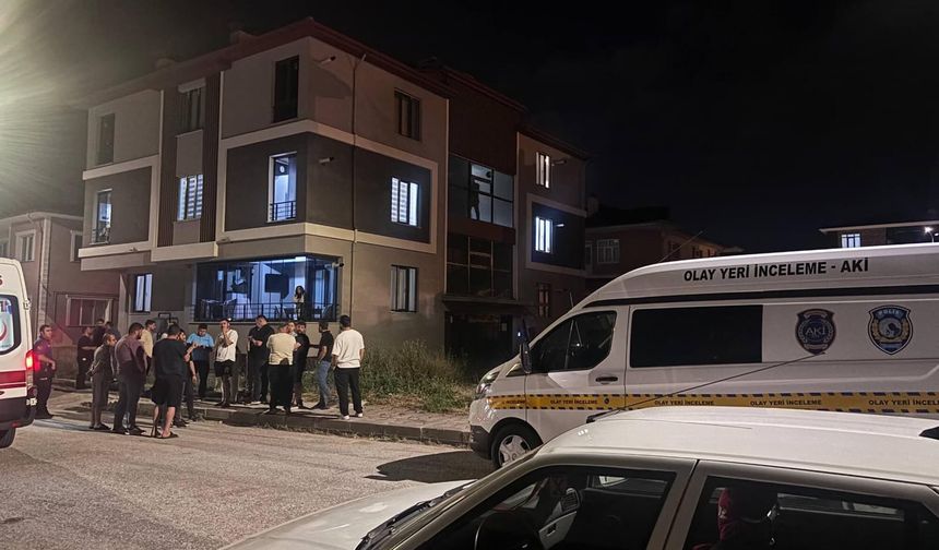Boşandığı eşi ile yanındakini pompalı tüfekle öldürdü