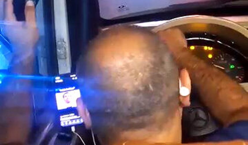 Direksiyon başında video izleyen minibüs şoförü kamerada