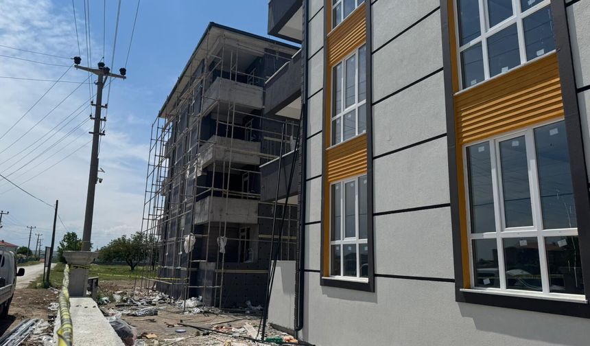 Elektrik akımına kapılarak, düştü