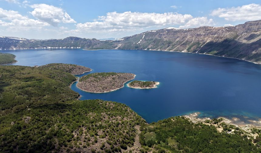 Nemrut Kalderası'nda ziyaretçi yoğunluğu