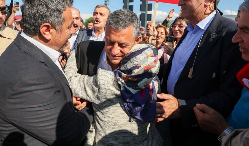 Özgür Özel Tekke'den çağrı yaptı: "Yeni mücadelenin rotası yürüyüştür"