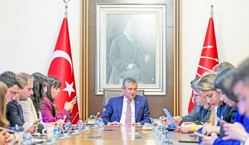 “CHP'de Kurultay Baskısı: 804 İmza Masada"