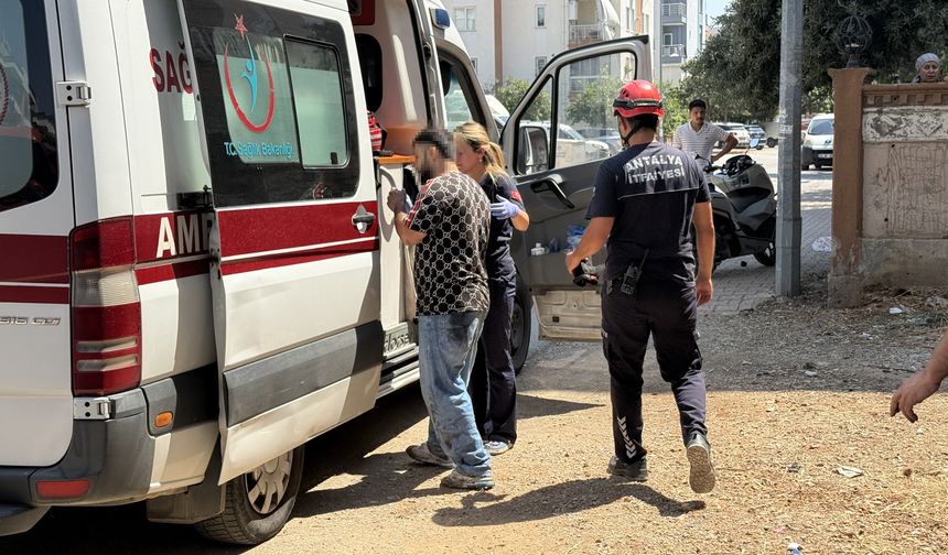 Antalya'da inşaat çukuruna düşen genç itfaiye tarafından kurtarıldı