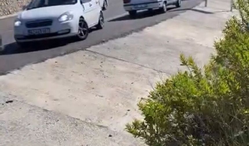 Antalya'da kamyonet, uçuruma yuvarlandı