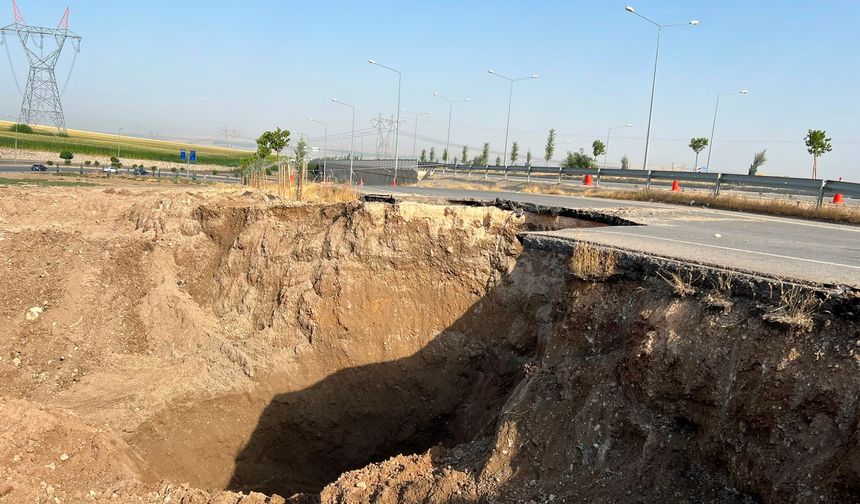 Batman'da yol çöktü
