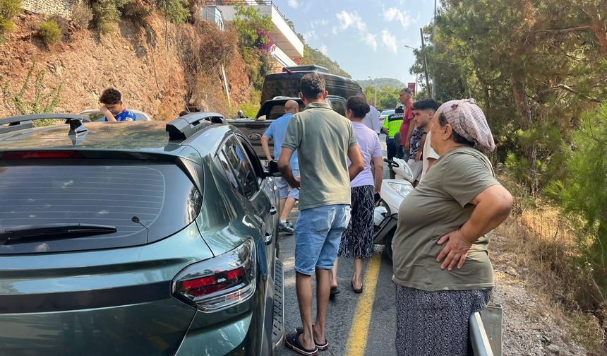 Fethiye’de zincirleme kaza: Yola savrulan genç hastanede hayatını kaybetti