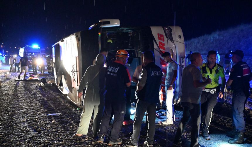Gece Saatlerinde Feci Kaza: Otobüs Şarampole Devrildi