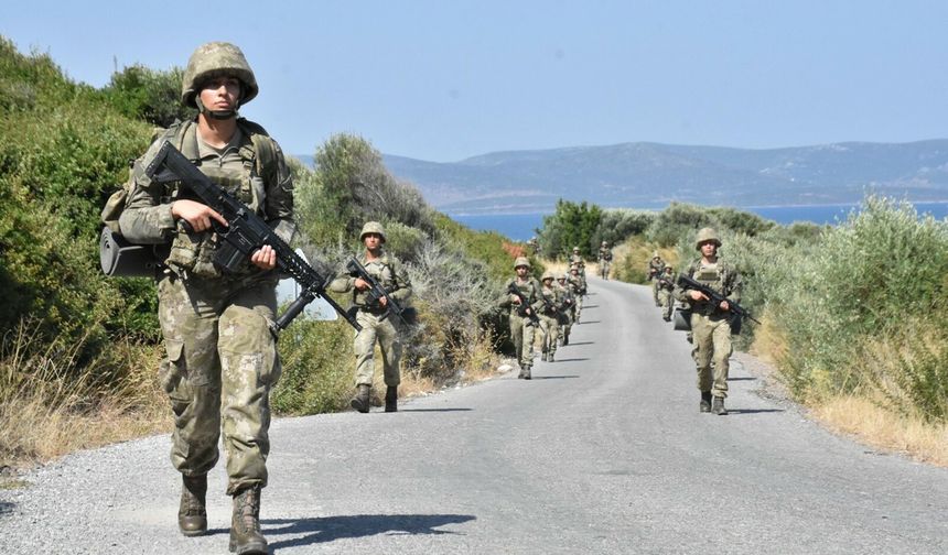 Geleceğin astsubayları zorlu tatbikatlarla göreve hazırlanıyor
