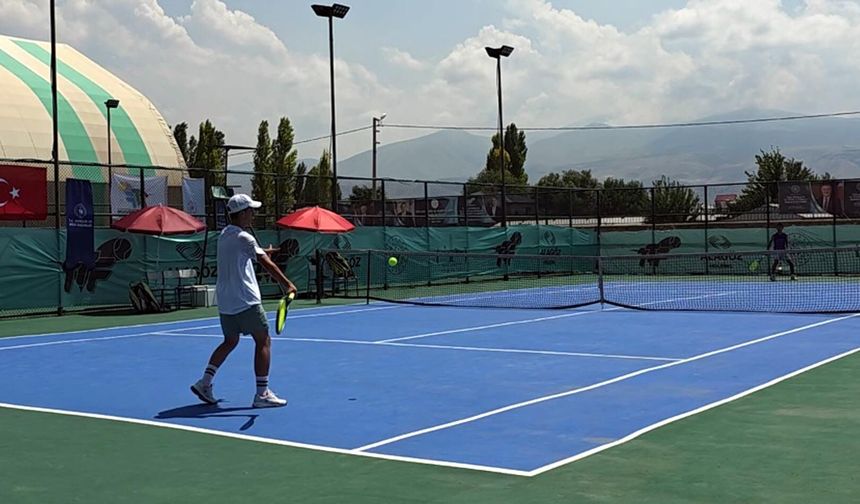 Iğdır'da 6. Ulusal Kayısı Cup Tenis Turnuvası başladı