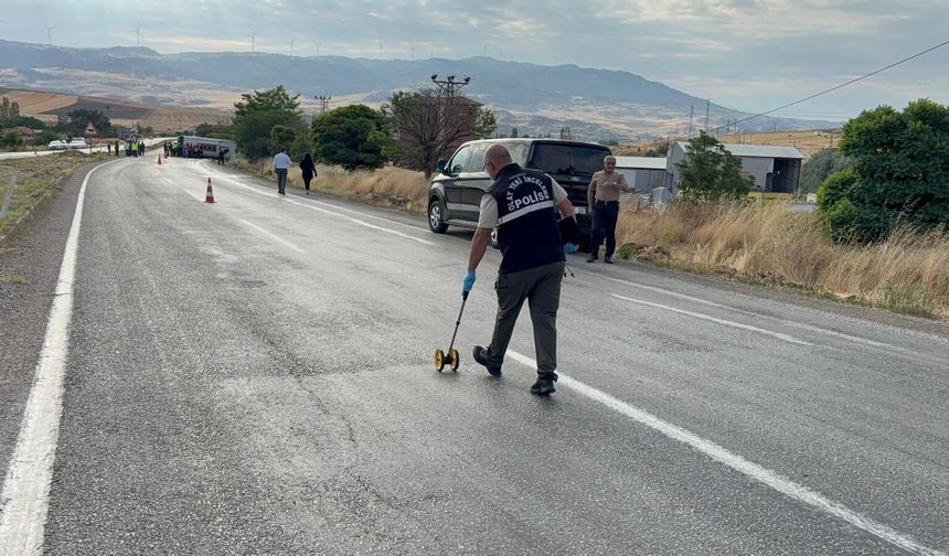 Kırıkkale'de yolcu otobüsü devrildi: 1 kişi hayatını kaybetti, 40 yaralı