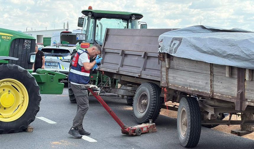 Lastik değiştirirken devrilen römorkun altında kalıp öldü
