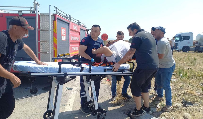 Manisa'da iki minibüs çarpıştı