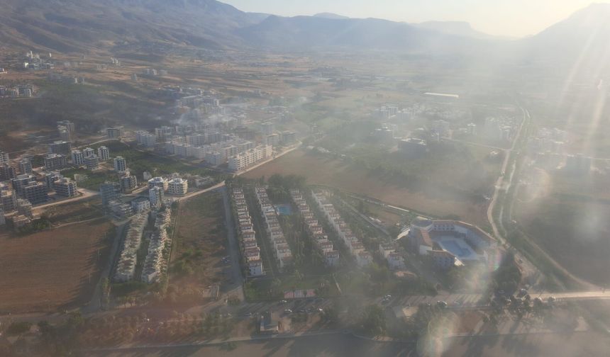 Mersin'de yerleşim yerine yakın orman yangını kontrol altına alındı
