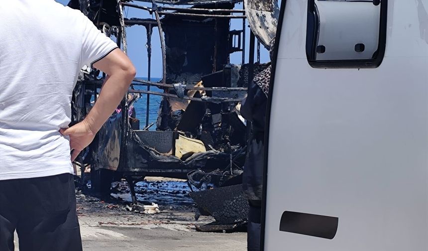 Park halindeki karavan alevlere teslim oldu