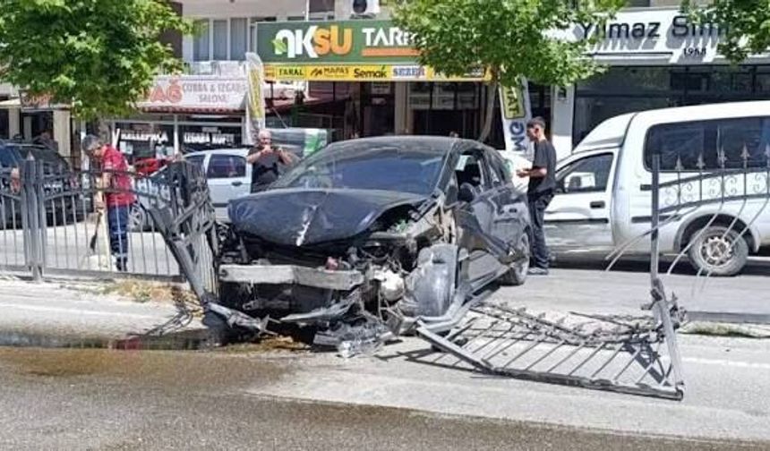 Cenazeden Dönen Aile Kaza Geçirdi: Anne ve İki Oğlu Hayatını Kaybetti