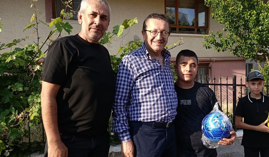 Altındağ'da karne sevinci hediyelerle taçlandı: Başkan Tiryaki çocukları sevindirdi