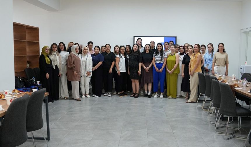 Keçiören'de ailelere ergenlik eğitimi! Uzmanlardan sağlıklı iletişim önerileri