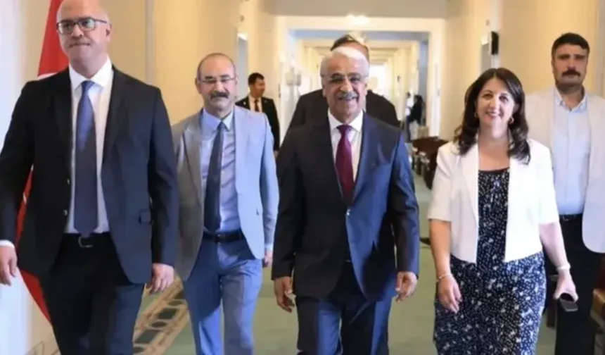 DEM Parti'nin İmralı Heyeti 5 Saatlik Görüşmenin Ardından Döndü