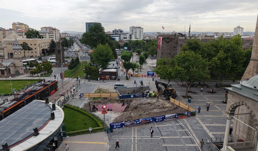 Kayseri'de beton mikseri pompası patladı: Yoldan geçen kişi yaralandı