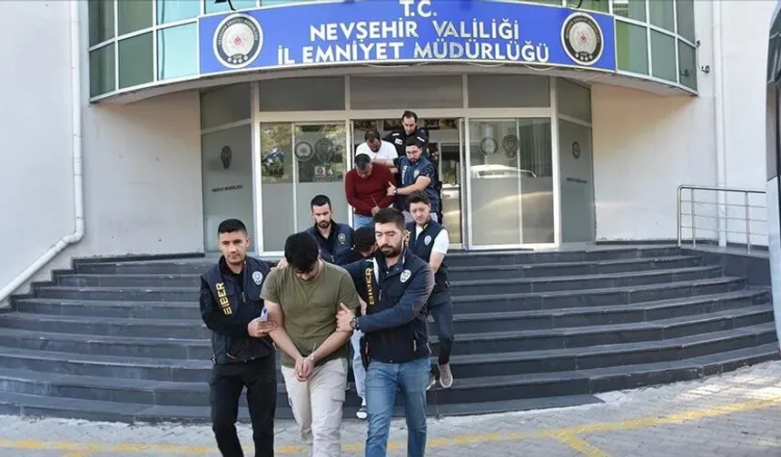 'Sahte Gelin' Tuzağı Çöktü: Evlilik Vaadiyle 1 Milyon Liralık Vurgun Yapan 2 Kadın Tutuklandı