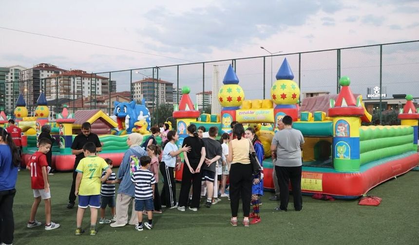 Pursaklar’da çocuk şenliği mahalle mahalle neşe saçtı