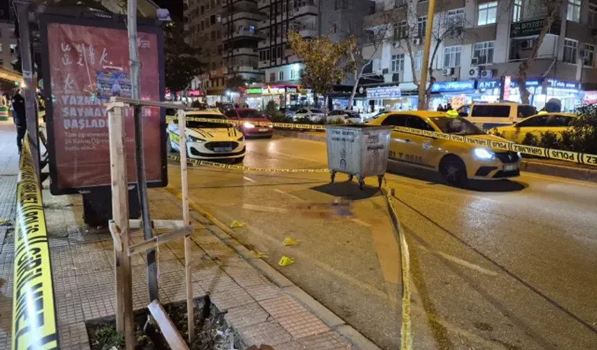 Adana'da Hareket Halindeki Otomobile Silahlı Saldırı: 1 Yaralı