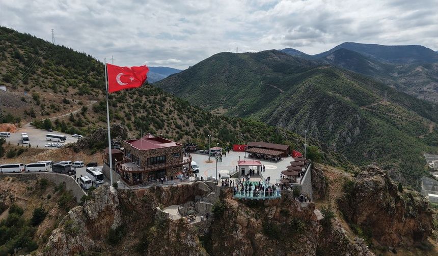 Gümüşhane'deki cam seyir terası 67 bin ziyaretçi ağırladı