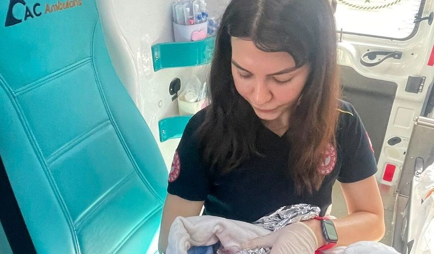 7'nci çocuğu ambulansta dünyaya geldi!