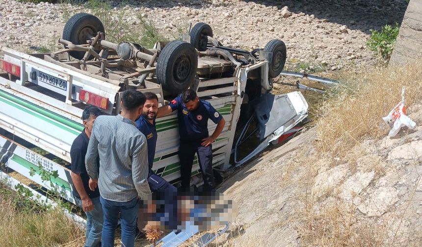 Adıyaman’da kamyonet şarampole yuvarlandı: 73 yaşındaki sürücü hayatını kaybetti