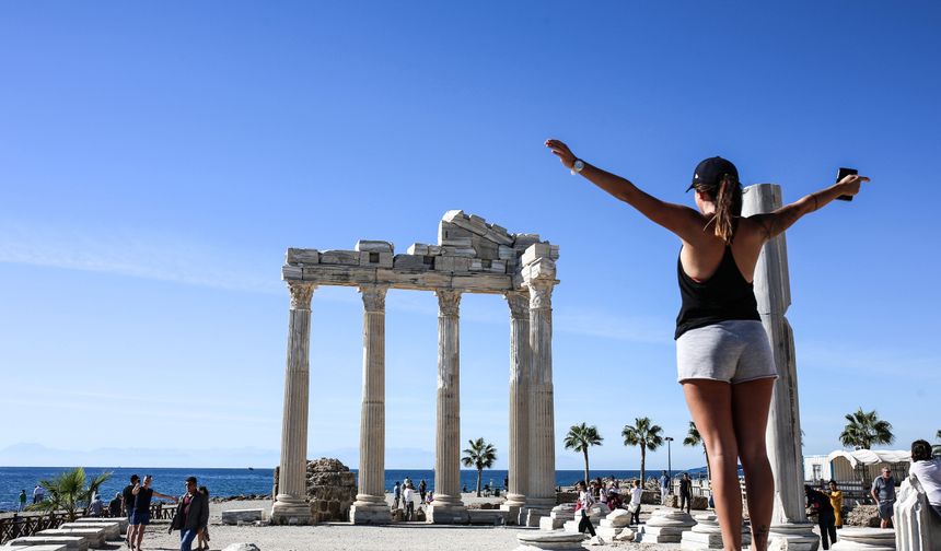 Antalya'ya 7 Ayda 8,3 Milyon Turist Geldi