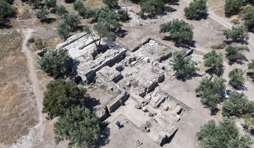 Antik hamamda soğuk su havuzları gün yüzüne çıkarılıyor