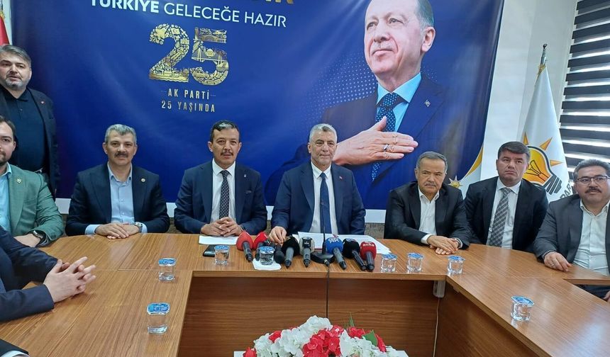 Bakan Bolat: "Bizim Belediyelerimizin Aklı Fikrinde Fırıldak, Film Yoktur"