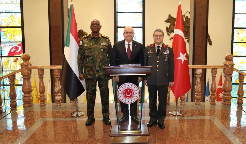 Bakan Güler, Sudan Genelkurmay Başkanı Elatta'yı kabul etti