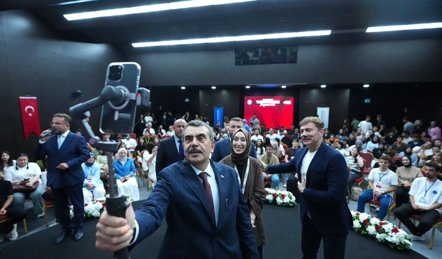 Bakan Yusuf Tekin: Sınav Sisteminde Değişiklik Yok, Sorular Yeni Müfredata Uygun Olacak