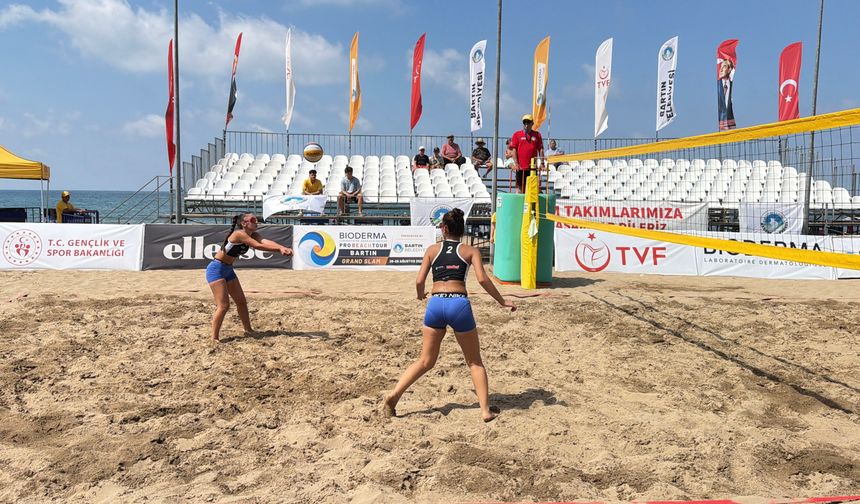 Bartın'da plaj voleybolu heyecanı
