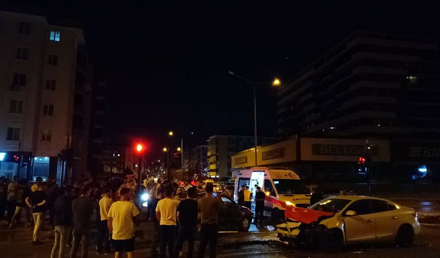 Bursa'da Feci Kaza: İki Otomobil Çarpıştı, 7 Yaralı