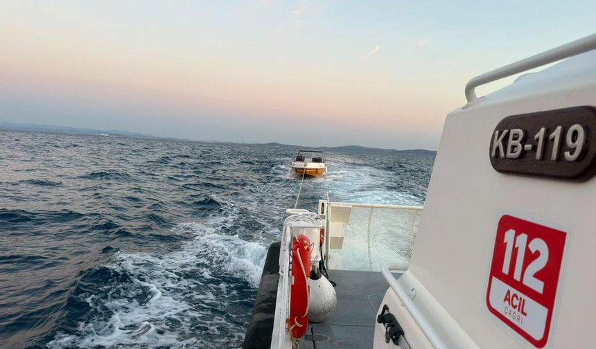 Çanakkale'de sürüklenen tekne kurtarıldı