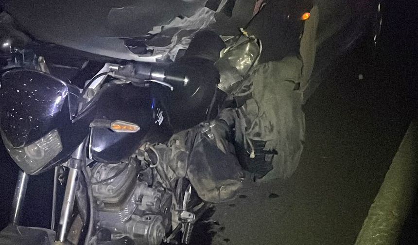 Edirne'de otomobil motosiklete çarptı, yaralılar var!