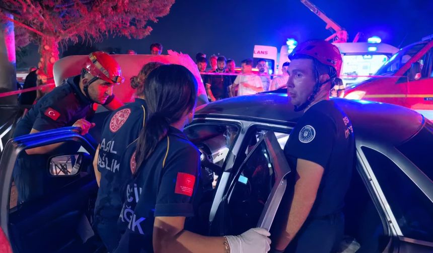 İnegöl’de Otomobil Alt Geçidin Koruma Demirlerini Yıktı: Sürücü Yaralandı